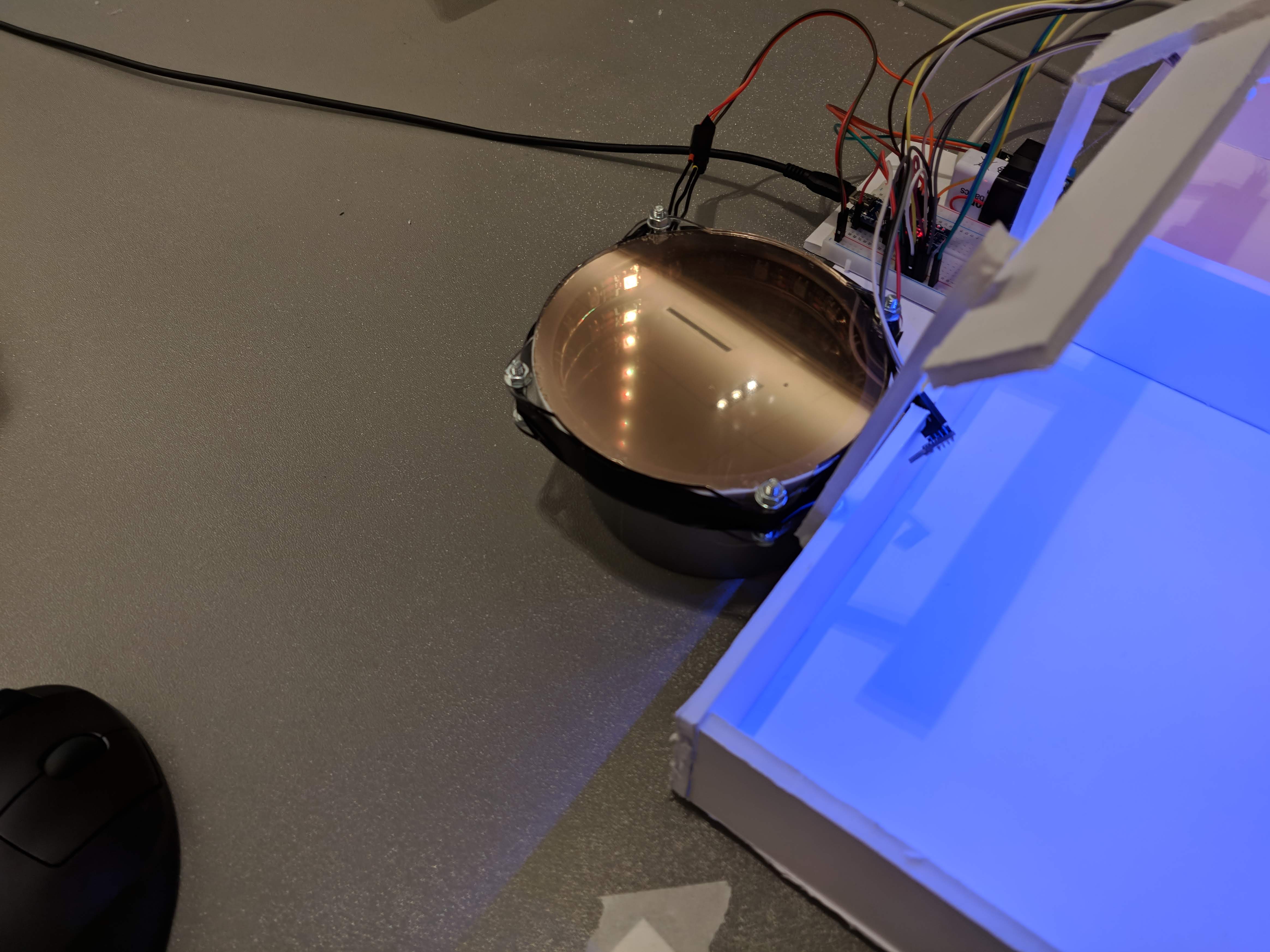 Infinity mirror showing one device connected