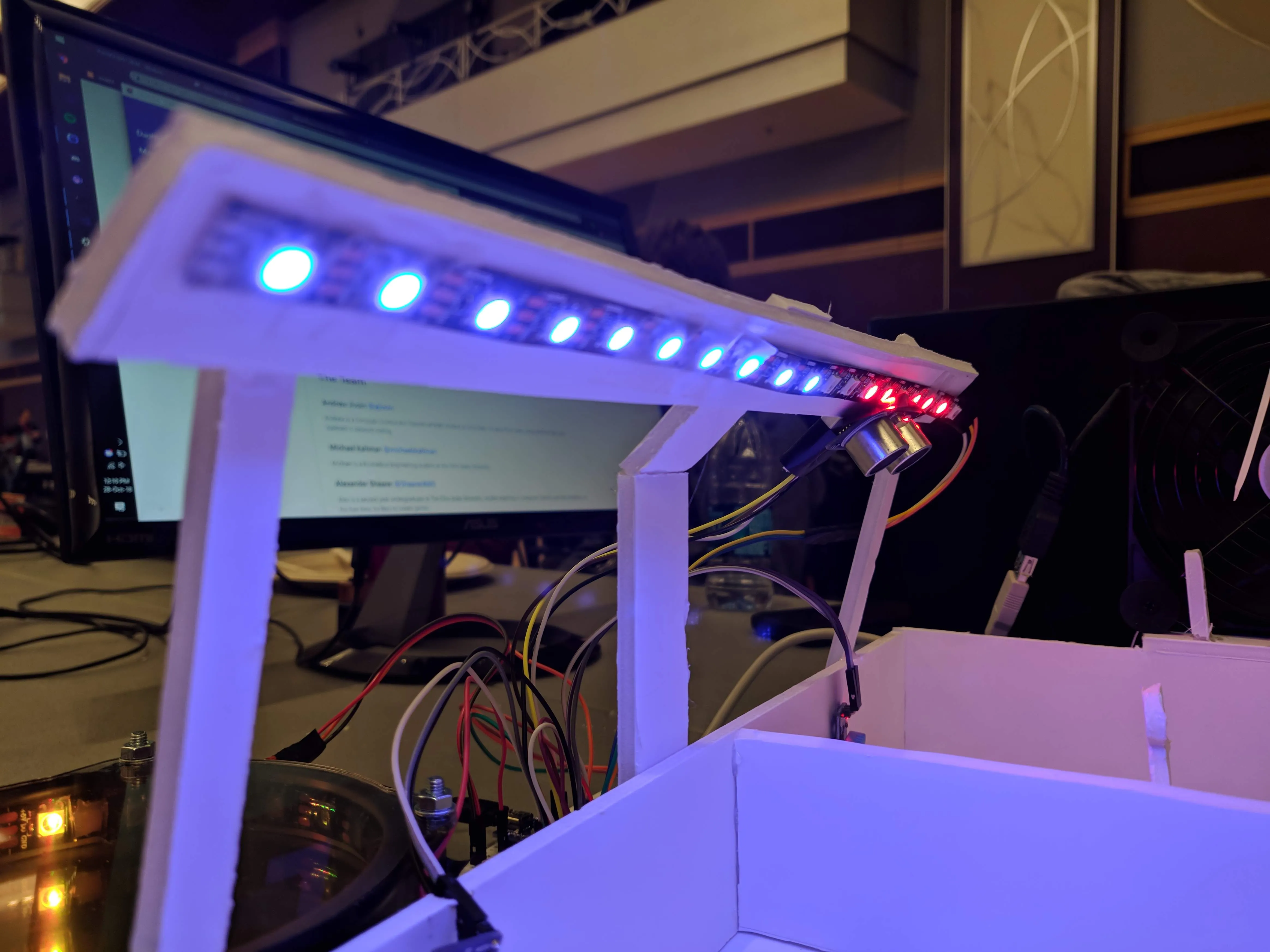 Array of LEDs to display cooling or heating status